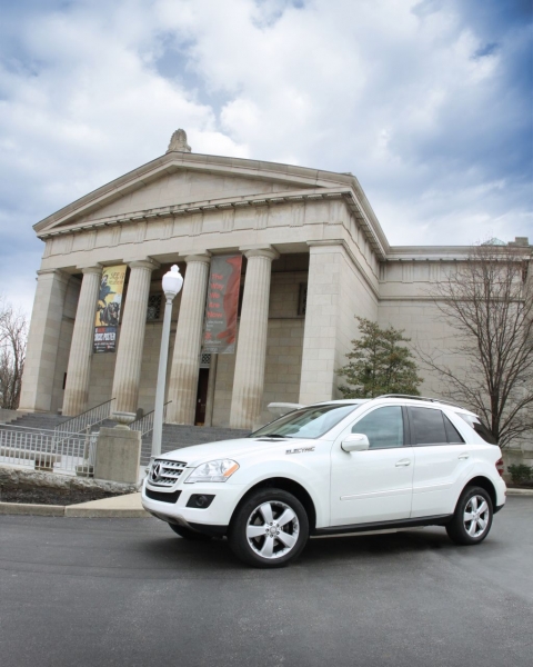 AMP Mercedes-Benz ML350 EV