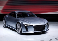 Dwusilnikowe Audi e-tron