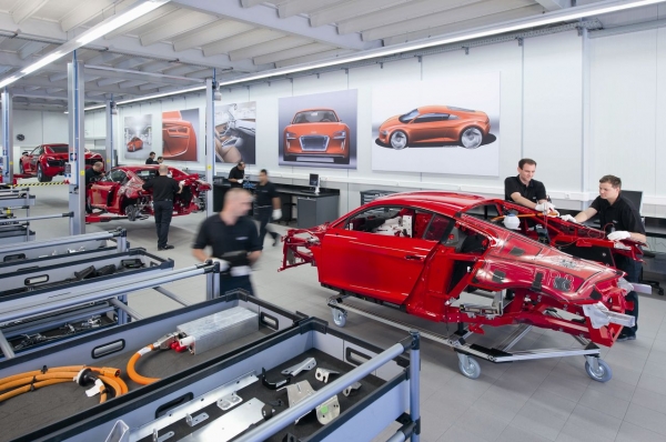 Montaż pierwszych egzemplarzy Audi R8 e-tron