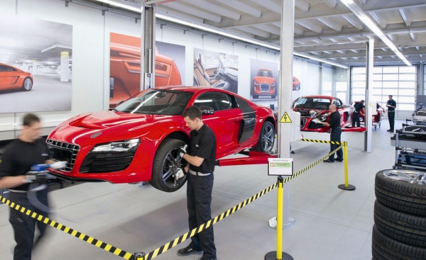 Montaż pierwszych egzemplarzy Audi R8 e-tron