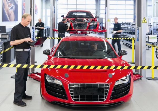 Montaż pierwszych egzemplarzy Audi R8 e-tron