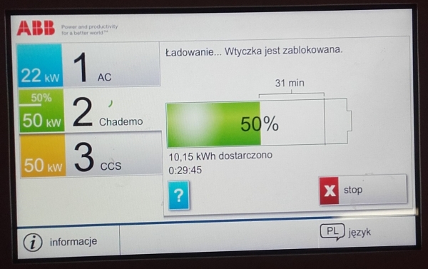 Nissan Leaf we flocie Quriers - ładowanie z ładowarki ABB