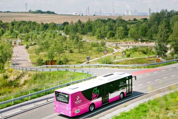 Autobus elektryczny Yutong w barwach firmy Tauron