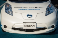Autonomiczny Nissan Leaf z systemem Intelligent Vehicle Towing (IVT)