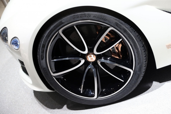 Bentley EXP 12 Speed 6e concept