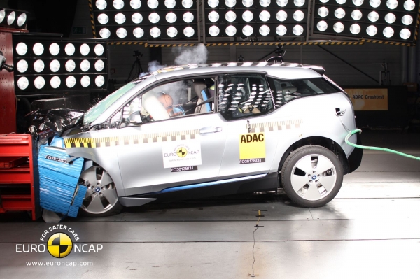 BMW i3 podczas testu zderzeniowego Euro NCAP