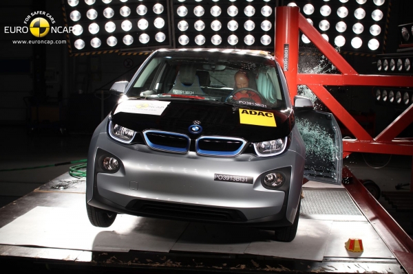 BMW i3 podczas testu zderzeniowego Euro NCAP