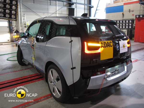 BMW i3 podczas testu zderzeniowego Euro NCAP