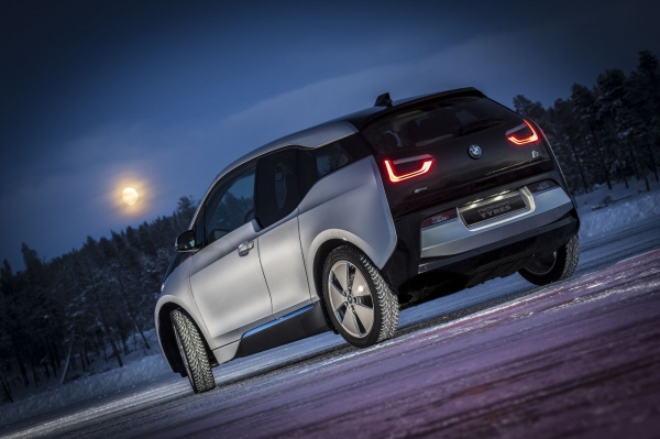 BMW i3 z oponami zimowymi Nokian Hakkapeliitta R2