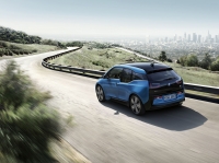 BMW rozszerza sprzedaż i3/i8 w Polsce do 14 salonów dealerskich