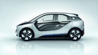 Przedprodukcyjna wersja BMW i3 na niemieckiej autostradzie