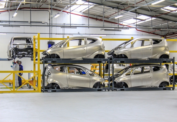 Produckja Bolloré Bluecar w zakładzie Renault w Dieppe w północnej Francji