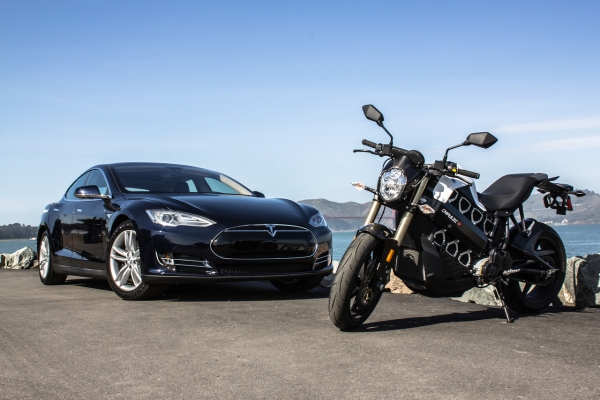 Brammo Empulse R 2012 i Tesla Model S