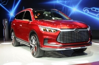 BYD prezentuje elektrycznego SUVa Dynasty oraz wprowadza Song EV300