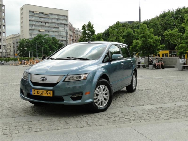 BYD e6