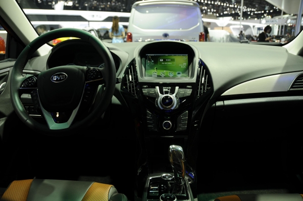 BYD Qin EV300