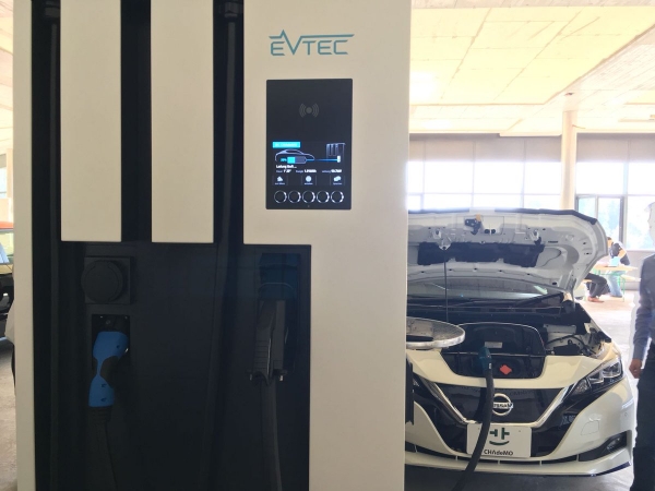 CHAdeMO - testy wersji 2.0 standardu (ładowanie Nissana Leafa mocą ponad 100 kW)