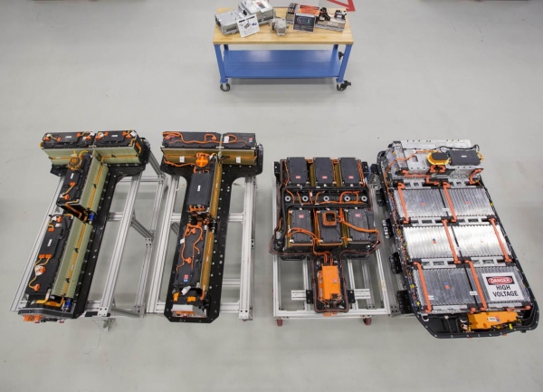 Chevrolet Bolt EV - pakiet akumulatorów (po prawej)