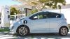 Chevrolet Spark EV obok szybkiej ładowarki SAE J1772 combo