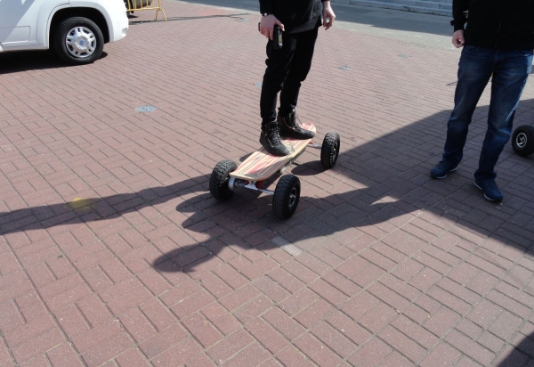 Deskorolka elektryczna Teslaboards Extreme na wystawie Poznań Motor Show 2015