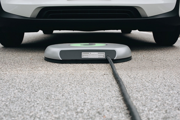 BMW i3 z systemem Evatran Plugless o mocy 7,2 kW