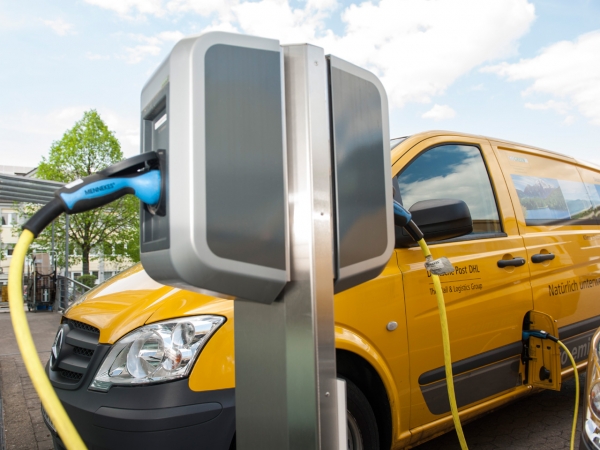 Mercedes-Benz Vito E-Cell we flocie Deutsche Post DHL