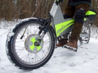 Silnik BLDC 550 W bez przekładni, zamontowany w kole 20”