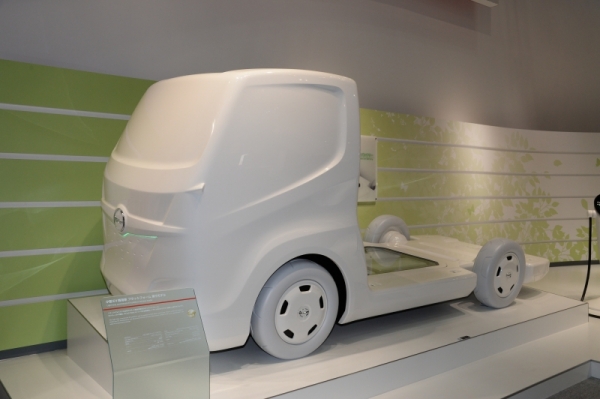 model Hino EV Truck