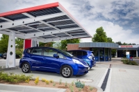 Honda testuje w Europie uniwersalną szybką ładowarkę używając Fit EV