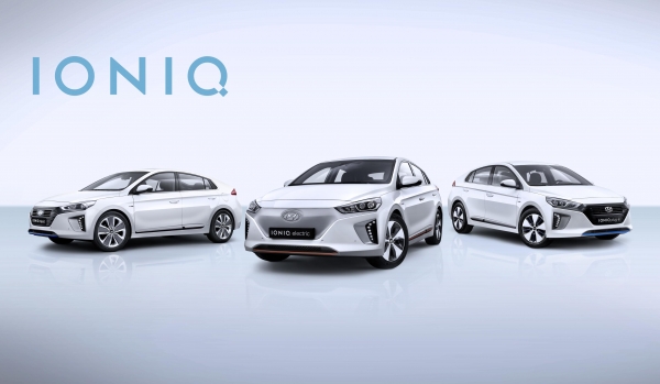 Hyundai IONIQ Electric (na środku)