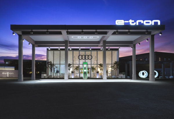 Stacja ładowania Electrify America i Audi (wystawa w San Francisco)