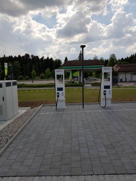 Stacja IONITY w Szwajcarii (ładowarki ABB)