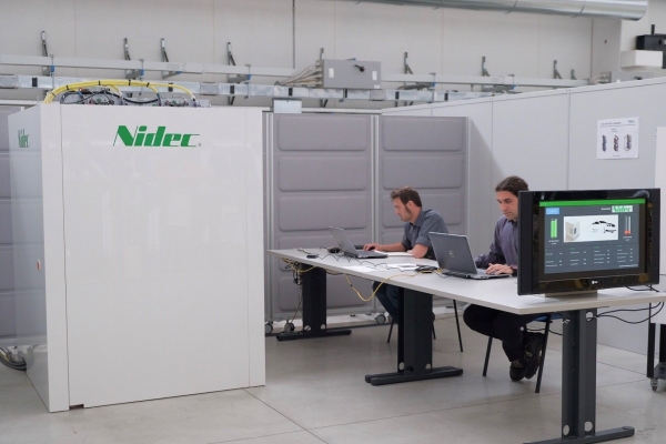 Prototyp ultraszybkiej ładowarki Nidec o mocy 320 kW