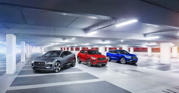 Jaguar I-PACE (po lewej)