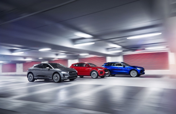 Jaguar I-PACE (po lewej)