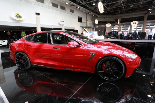 Larte Design Tesla Model S Elizabeta