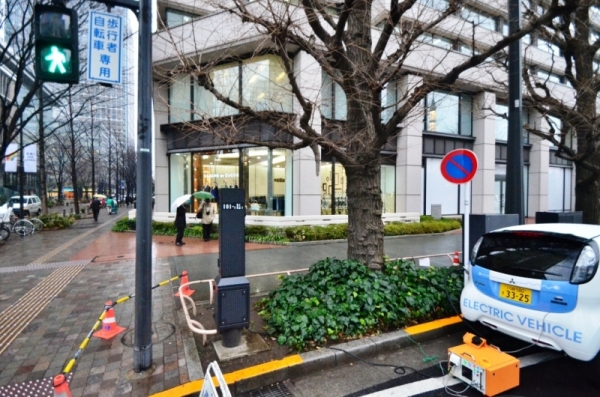 Mitsubishi i-MiEV zasila sygnalizację świetlną w Tokio