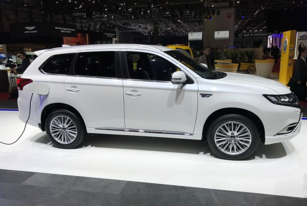 Mitsubishi Outlander PHEV 2019