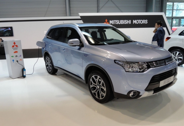 Mitsubishi Outlander PHEV na wystawie Poznań Motor Show 2015