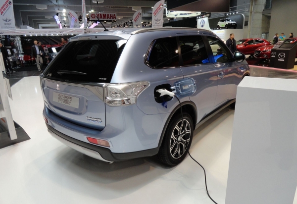 Mitsubishi Outlander PHEV na wystawie Poznań Motor Show 2015