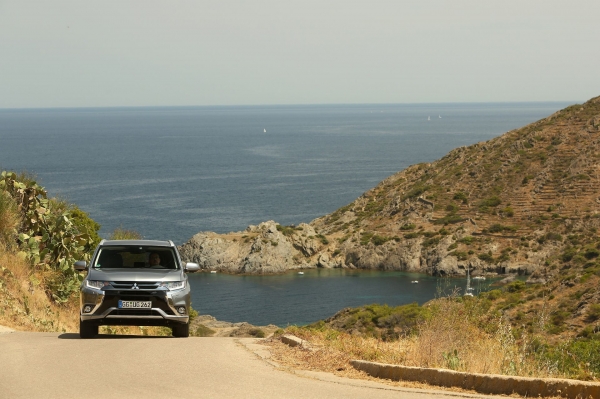 Mitsubishi Outlander PHEV 2016