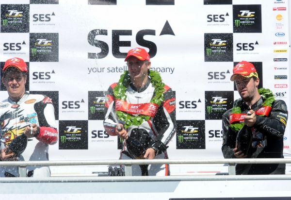 Michael Rutter zwycięzcą SES TT Zero 2013 na motocyklu MotoCzysz E1pc 2013