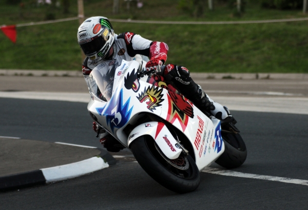 John McGuinness na motocyklu Mugen Shinden 2