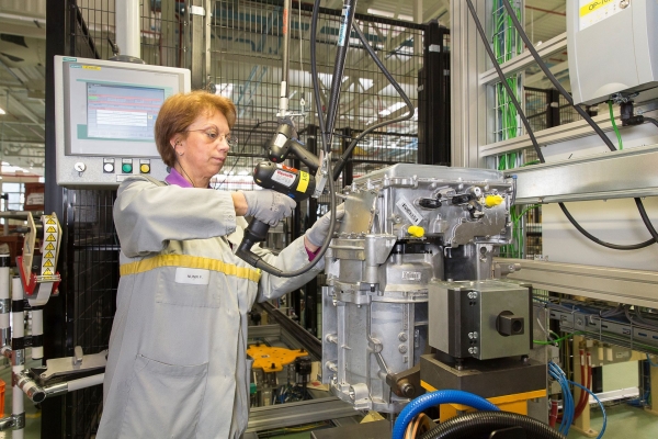 Produkcja napędów trakcyjnych Renault R 240