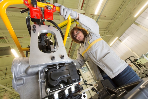 Produkcja napędów trakcyjnych Renault R 240