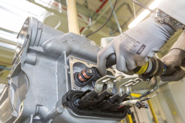Produkcja napędów trakcyjnych Renault R 240