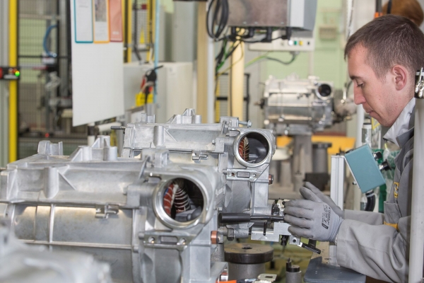 Produkcja napędów trakcyjnych Renault R 240