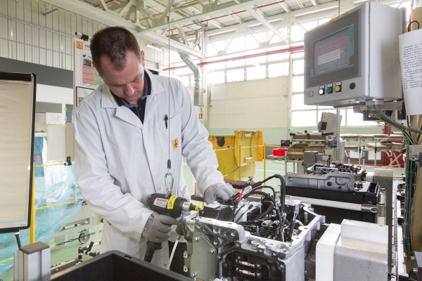 Produkcja napędów trakcyjnych Renault R 240