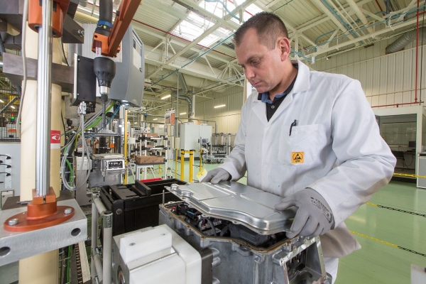 Produkcja napędów trakcyjnych Renault R 240