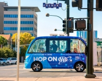 Pierwszy autonomiczny EV wyjechał na ulice USA. Zaliczył kolizję pierwszego dnia